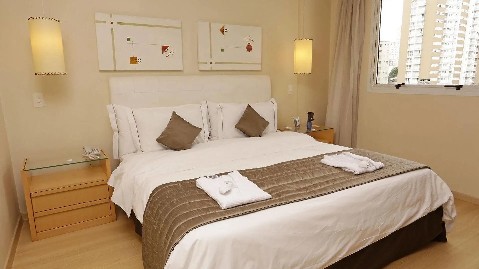 Astron Saint Charbel Suites & Life São Paulo 4*,