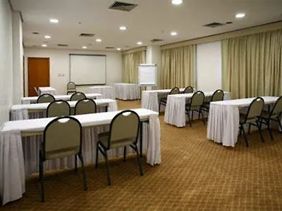 Astron Saint Charbel Suites & Life São Paulo 4*,