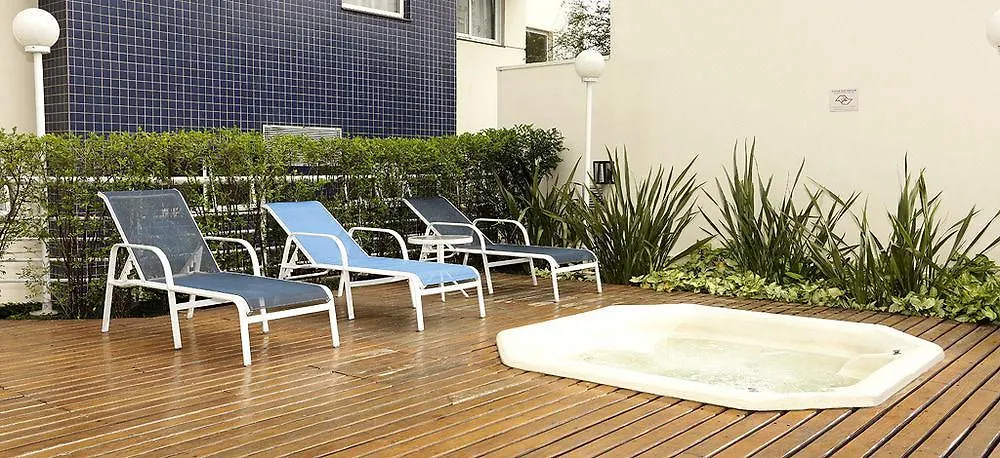 Astron Saint Charbel Suites & Life São Paulo 4*,